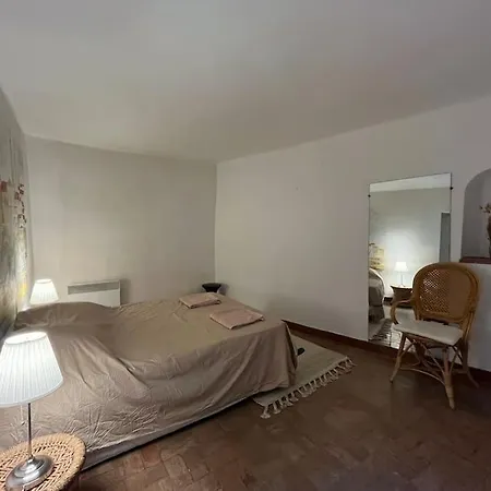 Vue Au Coeur Du Vieux Village Appartement
